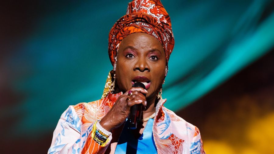 Angélique Kidjo fête ses 40 ans de carrière et célèbre ses racines africaines 