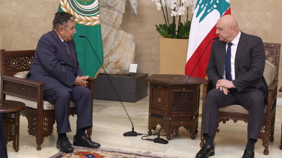Aoun défend la voie diplomatique, la Ligue arabe soutient les négociations