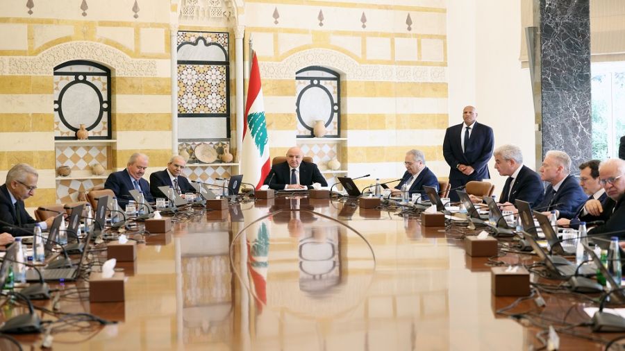 Conseil des ministres: Aoun appelle à préserver la stabilité, Salam réaffirme le monopole de l’État sur les armes