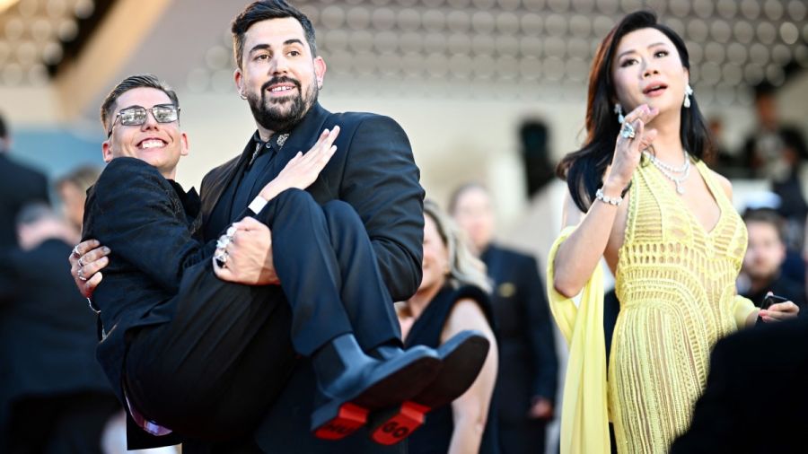 Entre humour et sensibilité, Artus explore les réalités du handicap sur scène