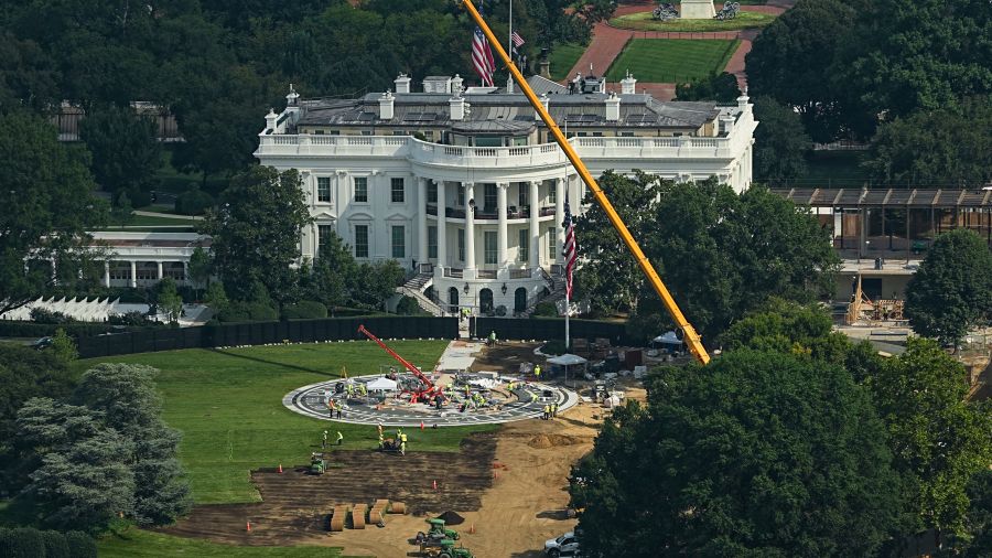 La Cour suprême autorise la construction de la salle de bal de Trump à la Maison Blanche
