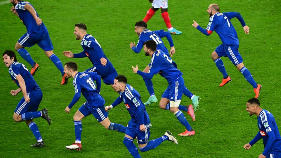 Coupe de France: Versailles et Bastia s'invitent en quarts, avec Amiens