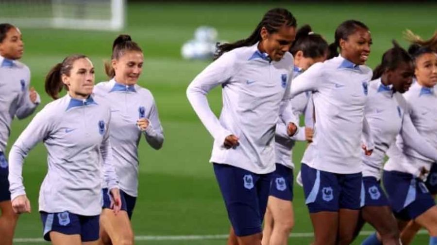 Mondial: face à leur destin, les Bleues se lancent contre la Jamaïque