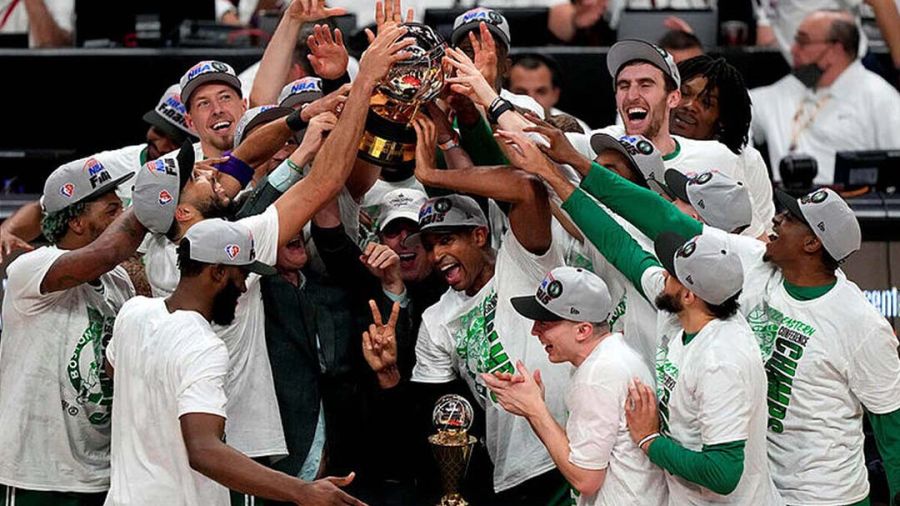 Boston a le dernier mot sur Miami et défiera Golden State en finale