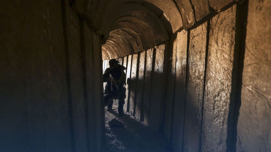 «Bouclier du Nord»: dans les entrailles de la frontière, une chasse aux tunnels de la mort