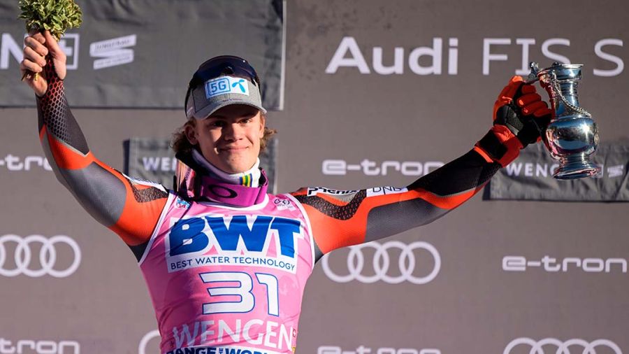 Braathen signe une remontée historique pour gagner le slalom de Wengen