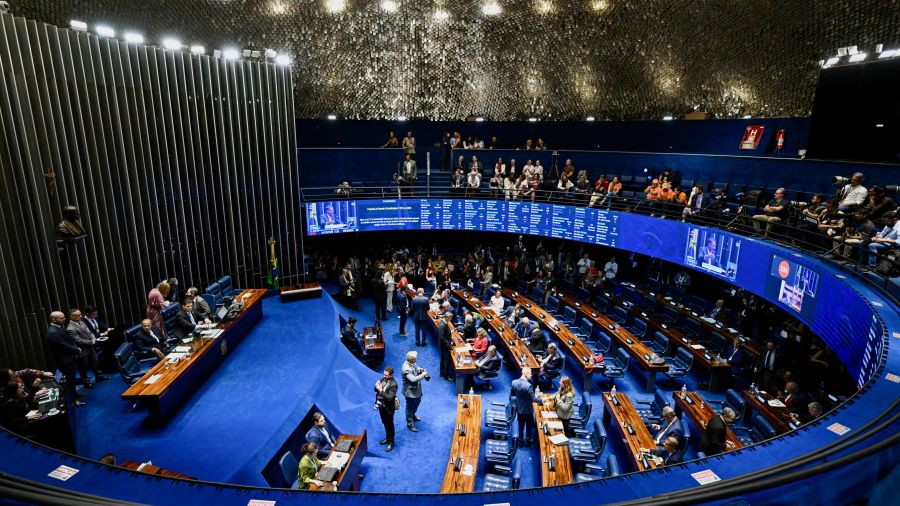 Le Parlement brésilien approuve la réduction du temps de travail, promise par Lula