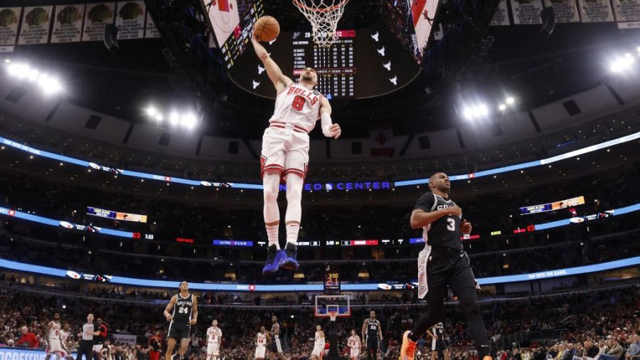 NBA: les Spurs gâchent à Chicago, Dallas perd Irving et un 5e match