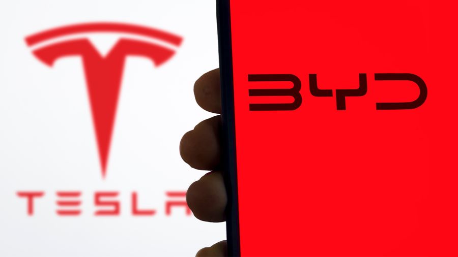 Le géant chinois BYD publie un bénéfice et un chiffre d'affaires record pour 2024, supérieur à Tesla