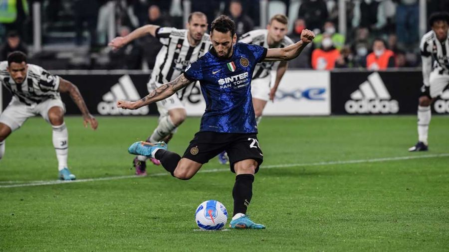 L'Inter Milan et Naples entretiennent leur rêve de scudetto