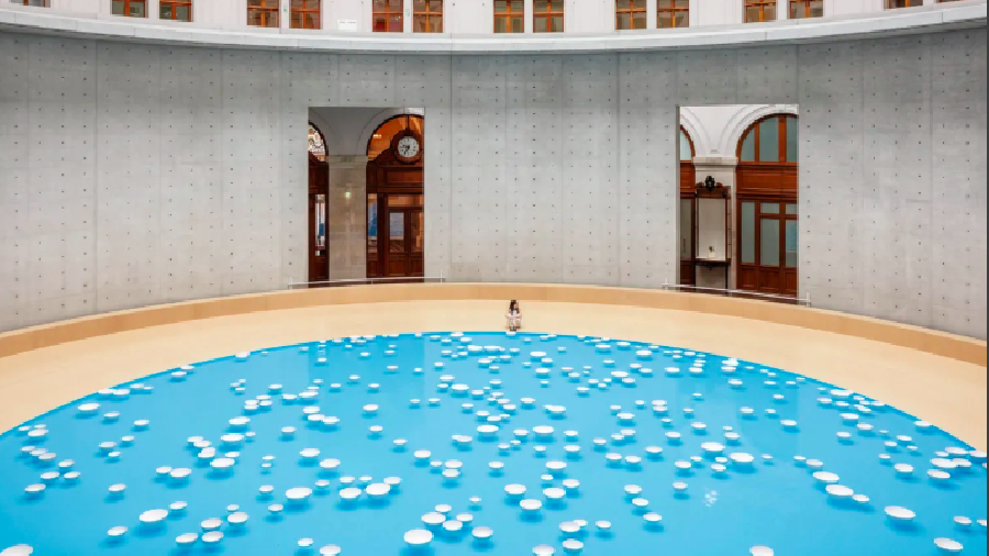 À la Bourse de Commerce de Paris, une œuvre immersive de son et de silence