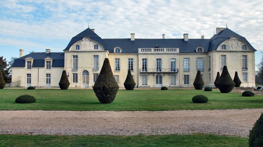 Normandie: un château classé du 18e siècle partiellement détruit par un incendie