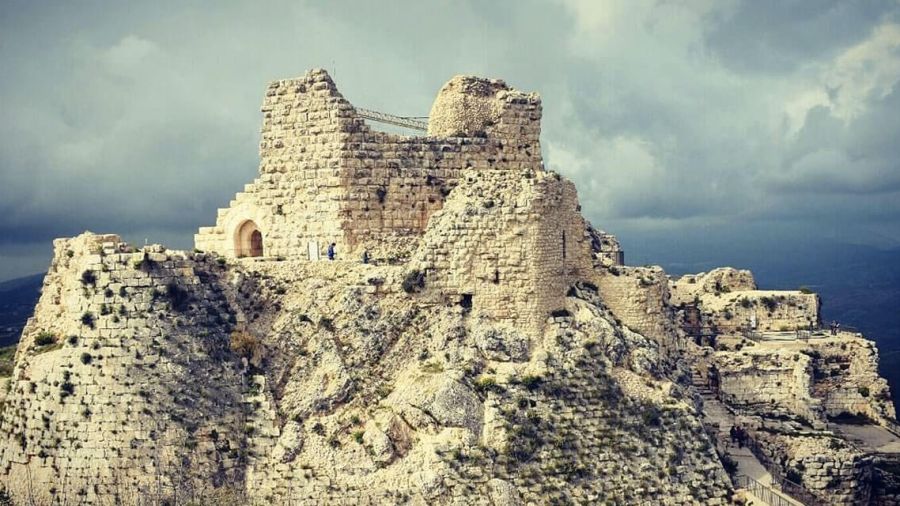Israël prend le Château de Beaufort, élargit son offensive et franchit le Litani