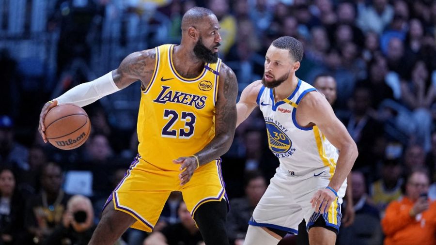 NBA: Steph Curry domine LeBron James dans le classique californien Warriors-Lakers