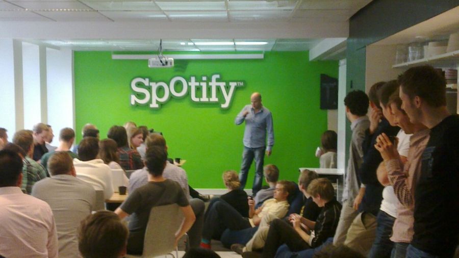 Spotify durcit le contrôle sur l’IA et les contenus frauduleux dans la musique