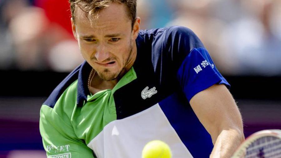 Medvedev en démonstration à Halle, Kyrgios écarte Tsitsipas