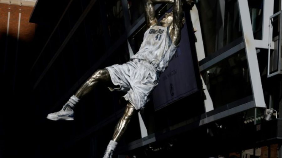 Basket: Dirk Nowitzki a désormais sa statue à Dallas
