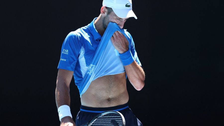 Open d'Australie: Zverev remporte sur abandon son combat contre Djokovic