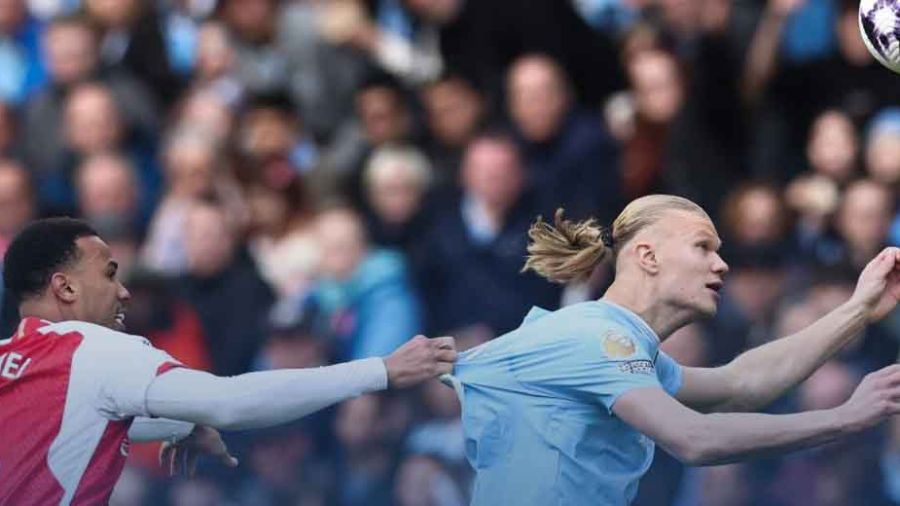 Arsenal résiste à Manchester City, Liverpool en profite