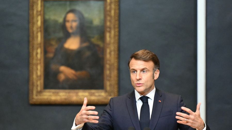 Emmanuel Macron promet une nouvelle ère pour le Louvre