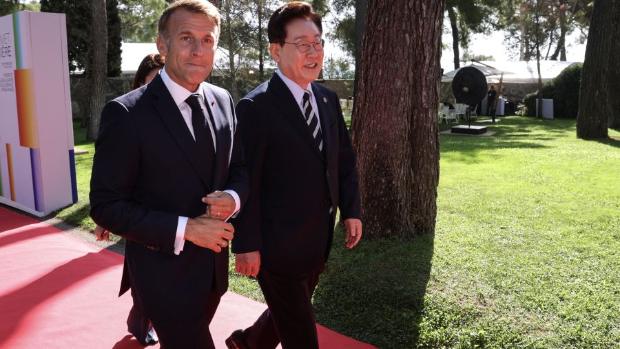 Sommet sur le cinéma: Macron appelle à «reprendre le contrôle» sur l'IA