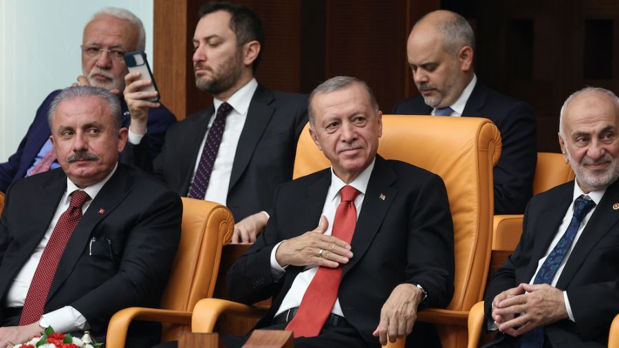 Erdogan annonce la composition de son gouvernement et appelle au dialogue