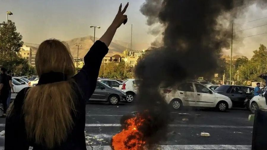 En Iran, les funérailles de manifestants ravivent la contestation