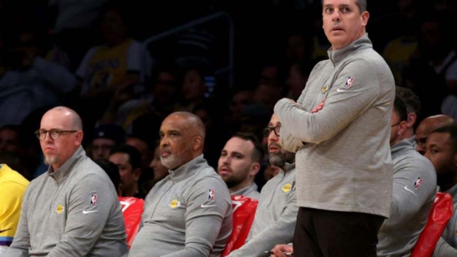 Les Lakers limogent leur entraîneur Frank Vogel