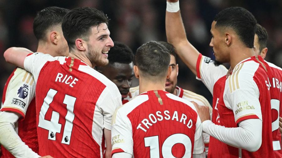 Angleterre: City dauphin poussif, Arsenal encore euphorique