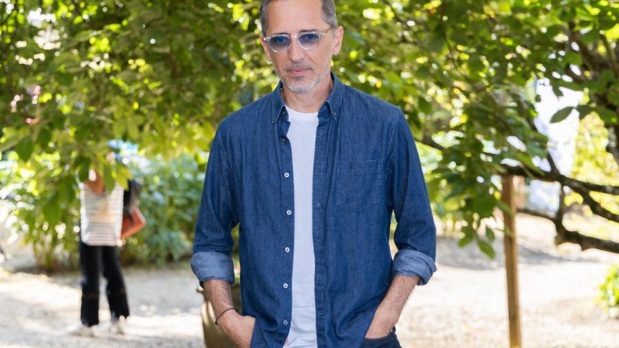 Gad Elmaleh redonne vie à l'emblématique cabaret Chez Michou
