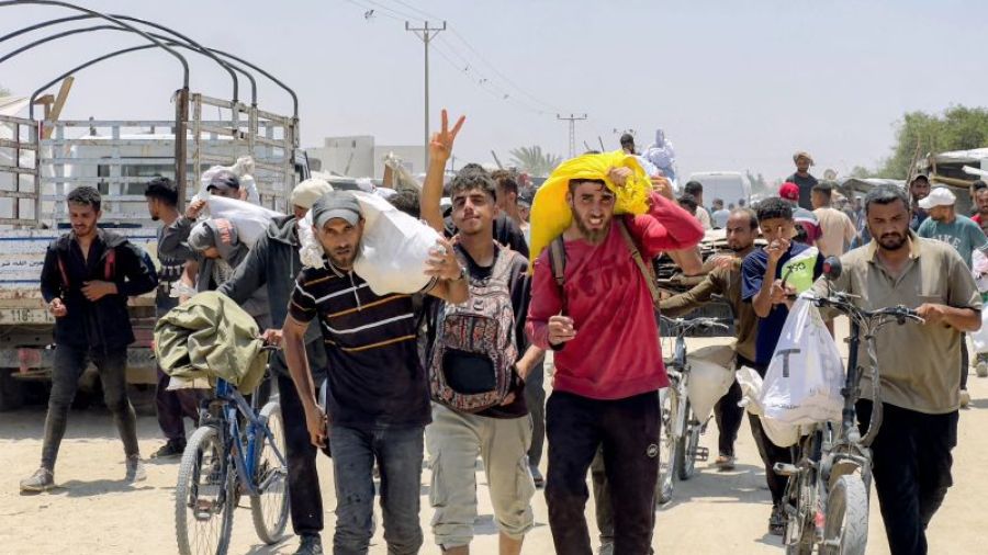 Gaza: Israël affirme que l'aide acheminée par 120 camions a été «distribuée» dimanche