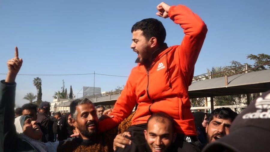 Israël libérera 602 prisonniers contre 6 otages samedi sur fond d'un échange avec le Hamas