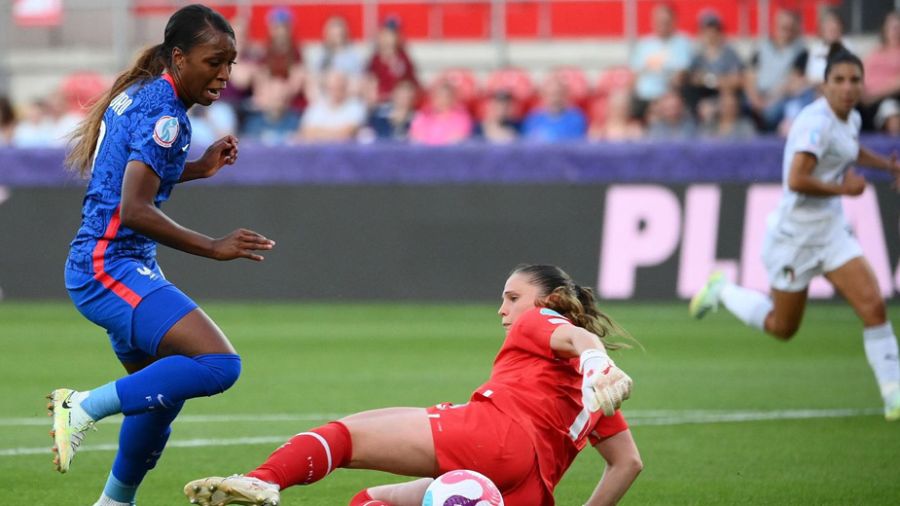 Euro: les Bleues intenables frappent un grand coup d'entrée