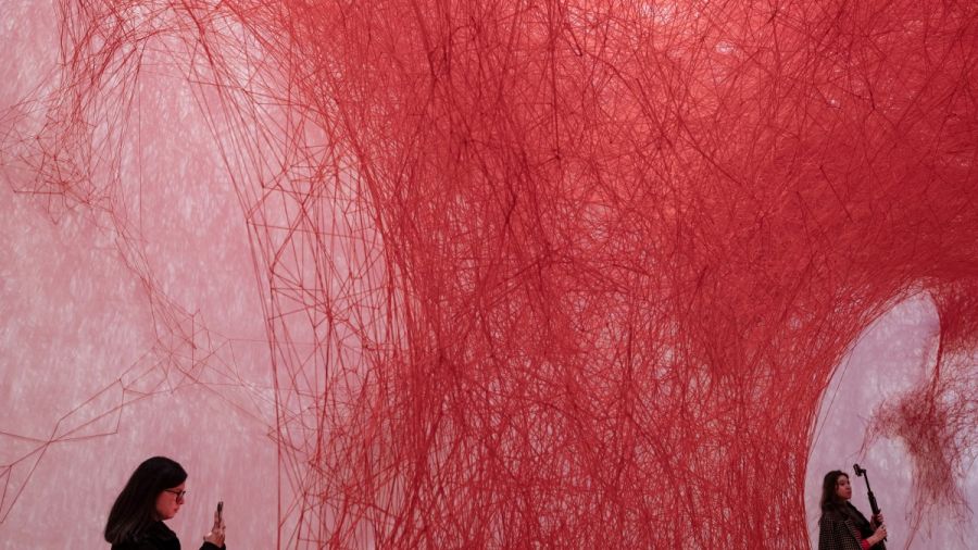 Installations monumentales de Chiharu Shiota au Grand Palais de Paris