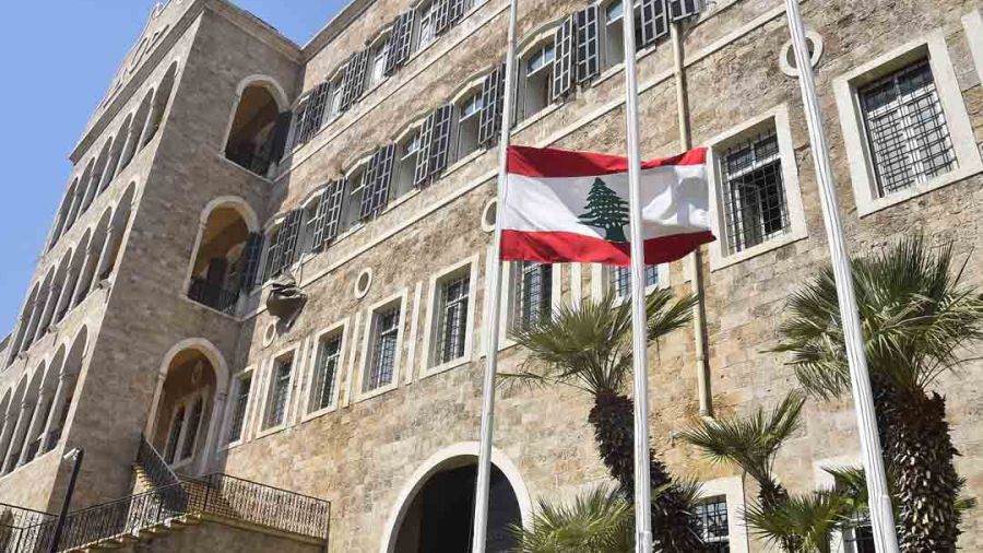 Blocage des salaires des contractuels de l’Etat: c’est la faute à Amal et au Hezbollah, martèle Baabda