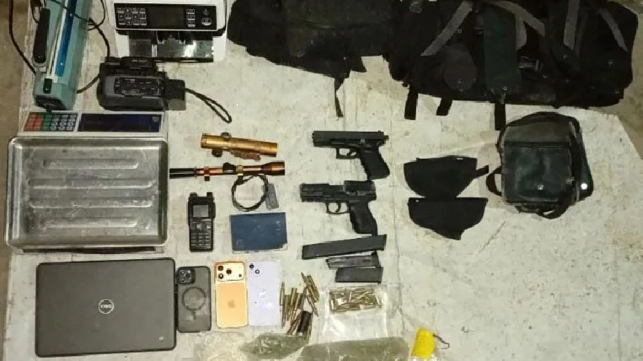 Baalbeck: l’armée interpelle deux suspects en possession de drogues et armes