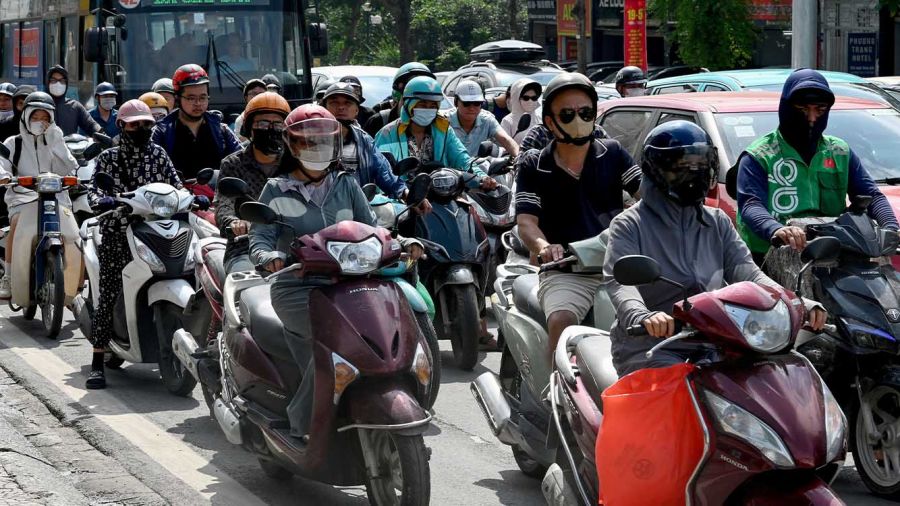 Hanoï face au défi des scooters électriques