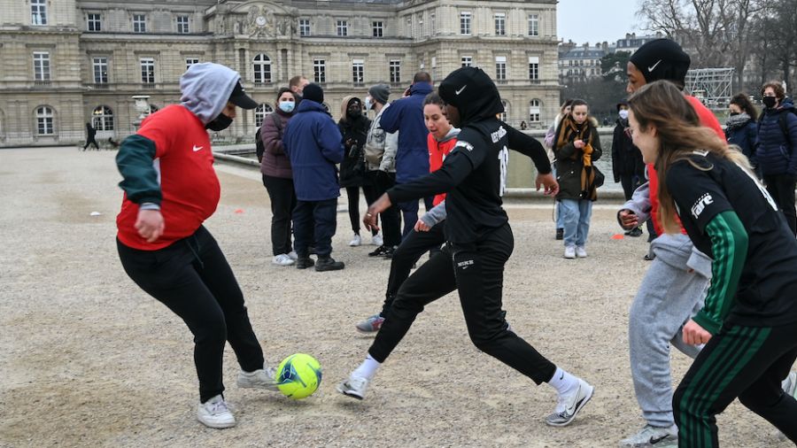 France: le hijab banni du football par le Conseil d'État