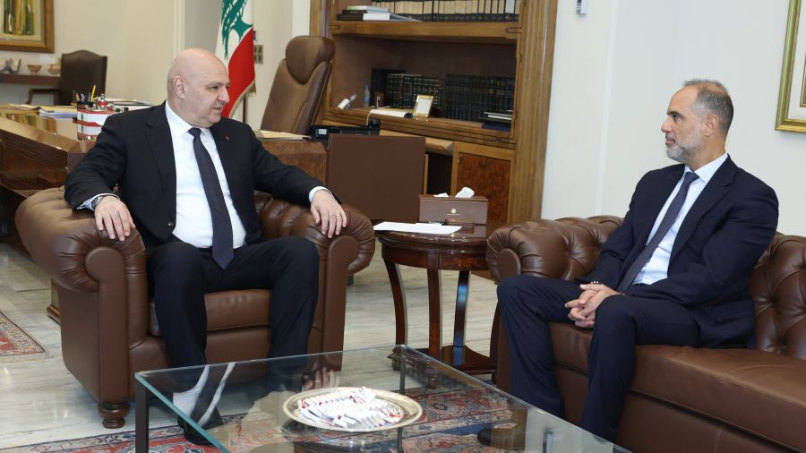 Rassamny informe Aoun des projets de développement des infrastructures aéroportuaires