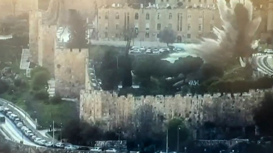 Détonations et sirènes à Jérusalem après une alerte aux missiles iraniens