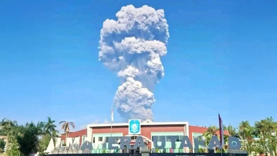 Éruption volcanique en Indonésie: réouverture de l'aéroport international de Jakarta