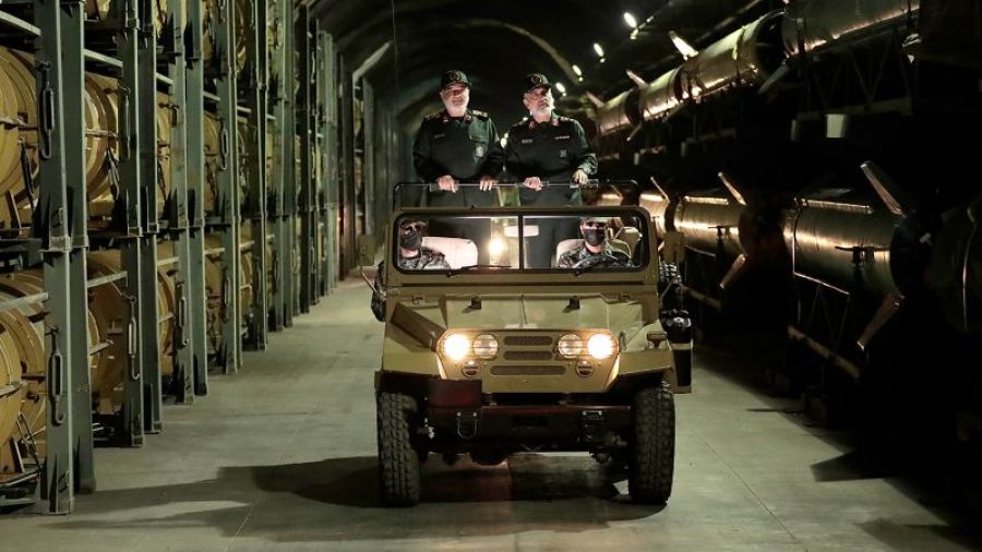L’Iran dévoile une base navale souterraine équipée de missiles