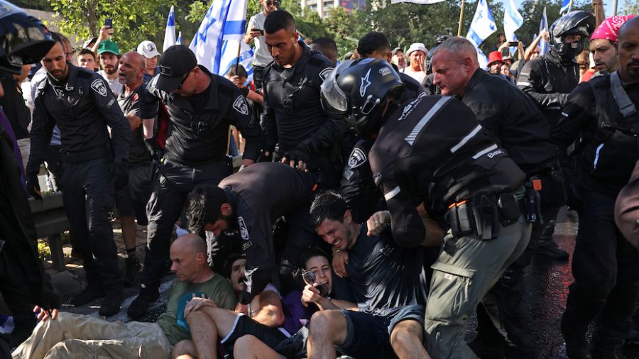 Réforme judiciaire: la crise s'intensifie en Israël