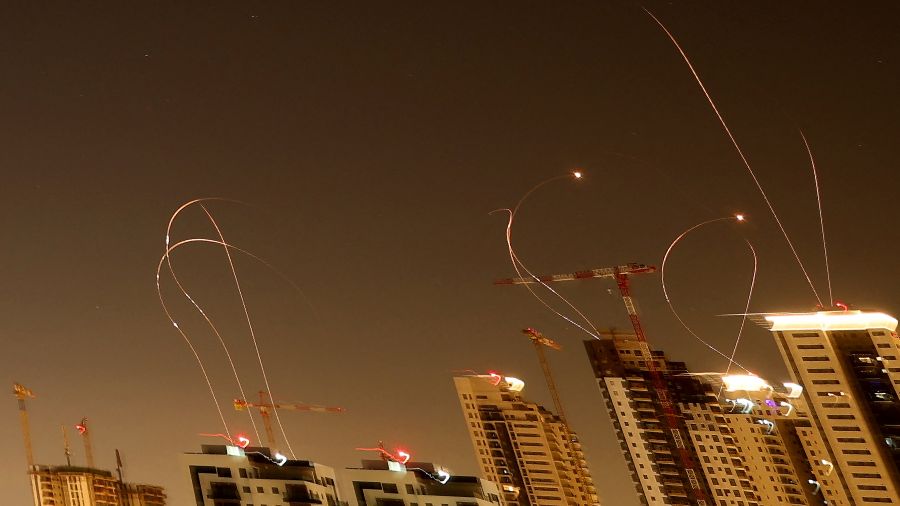 Missiles iraniens: quatre personnes soignées à Tel-Aviv, un immeuble endommagé