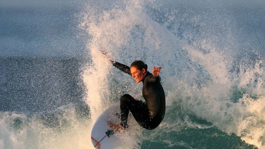 Surf: l'Australienne Gilmore remporte un 8ème titre mondial