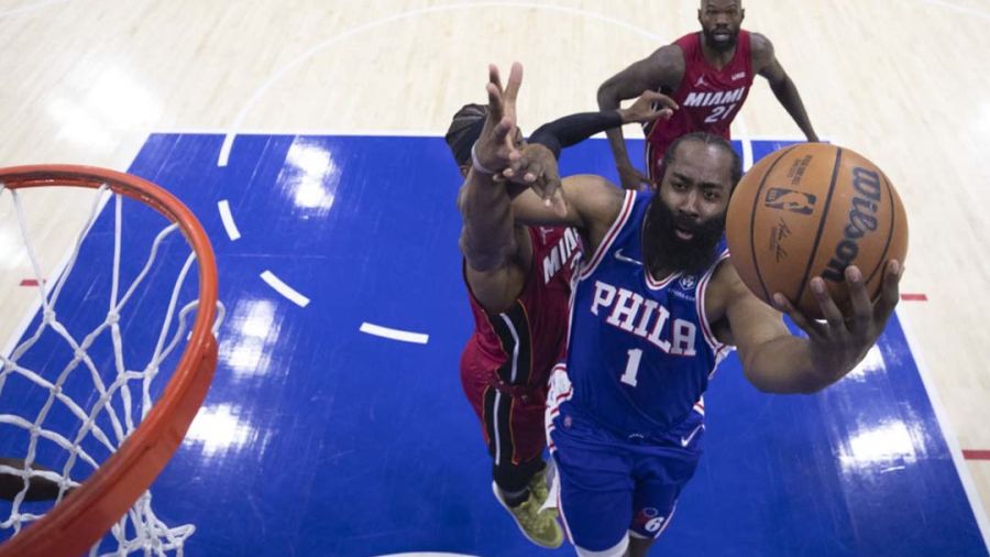 Play-offs NBA: Philadelphie et Dallas réduisent l'écart