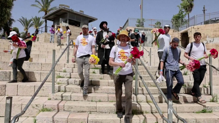 À Jérusalem, des fleurs face aux tensions