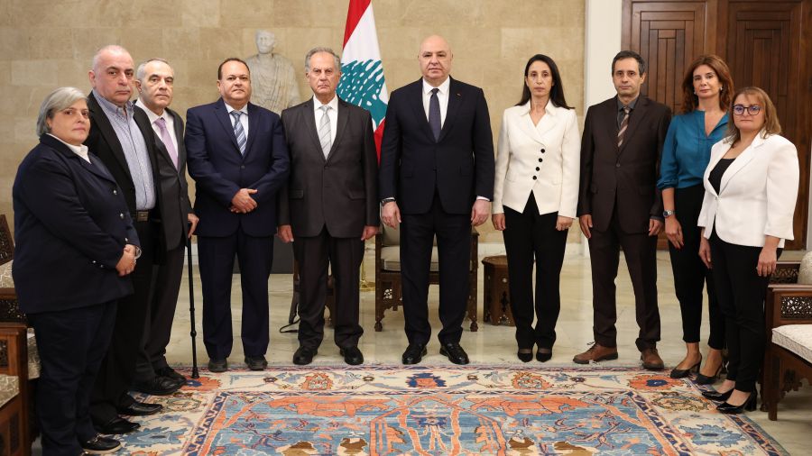 Les membres de la Commission nationale des disparus prêtent serment devant Joseph Aoun