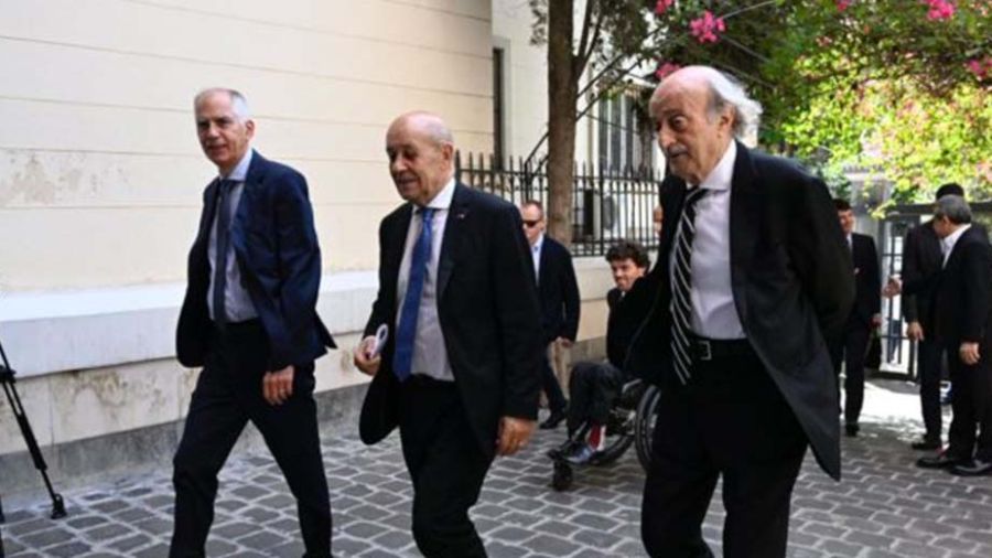 Walid Joumblatt « appuie les initiatives de Le Drian et Berry »
