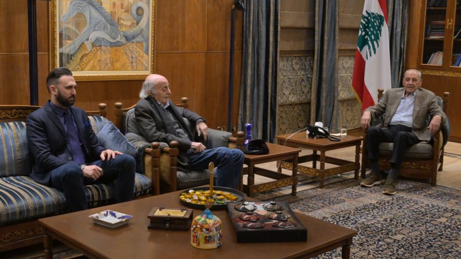 Présidentielle: W. Joumblatt se dit “optimiste” depuis Aïn el-Tiné